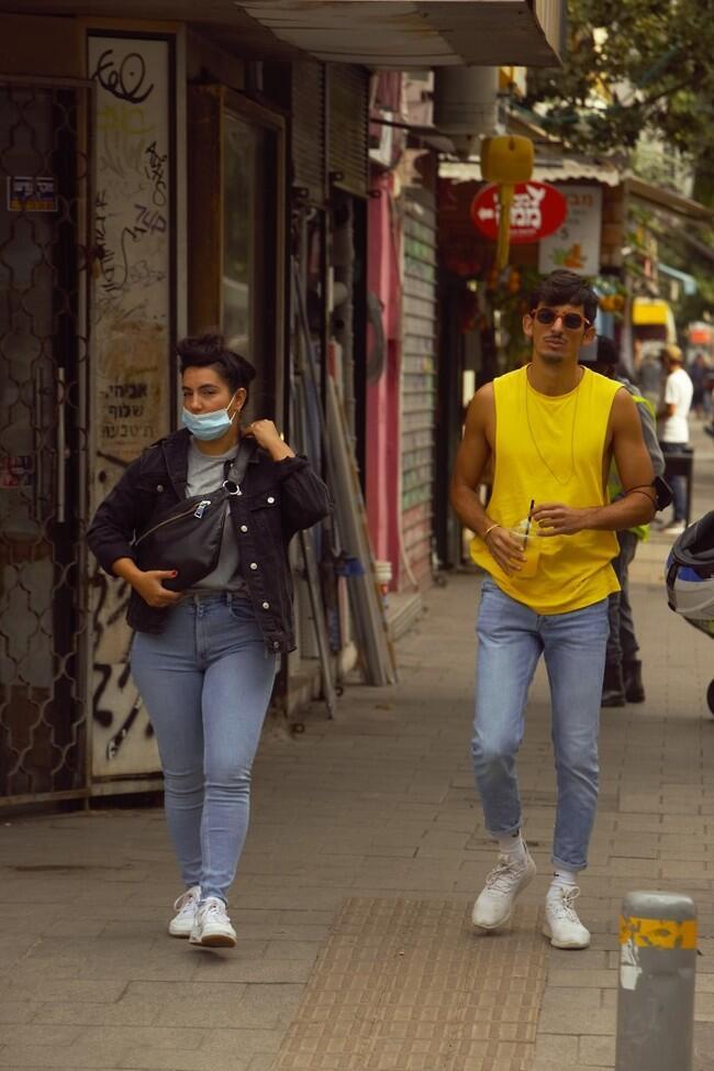 "יאללה, שופינג". יוסיאל נאמן ויעל כרמון (צילום: מוטי לבטון) "יאללה, שופינג". יוסיאל נאמן ויעל כרמון