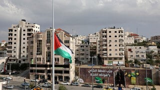 דגל בחצי התורן בחברון