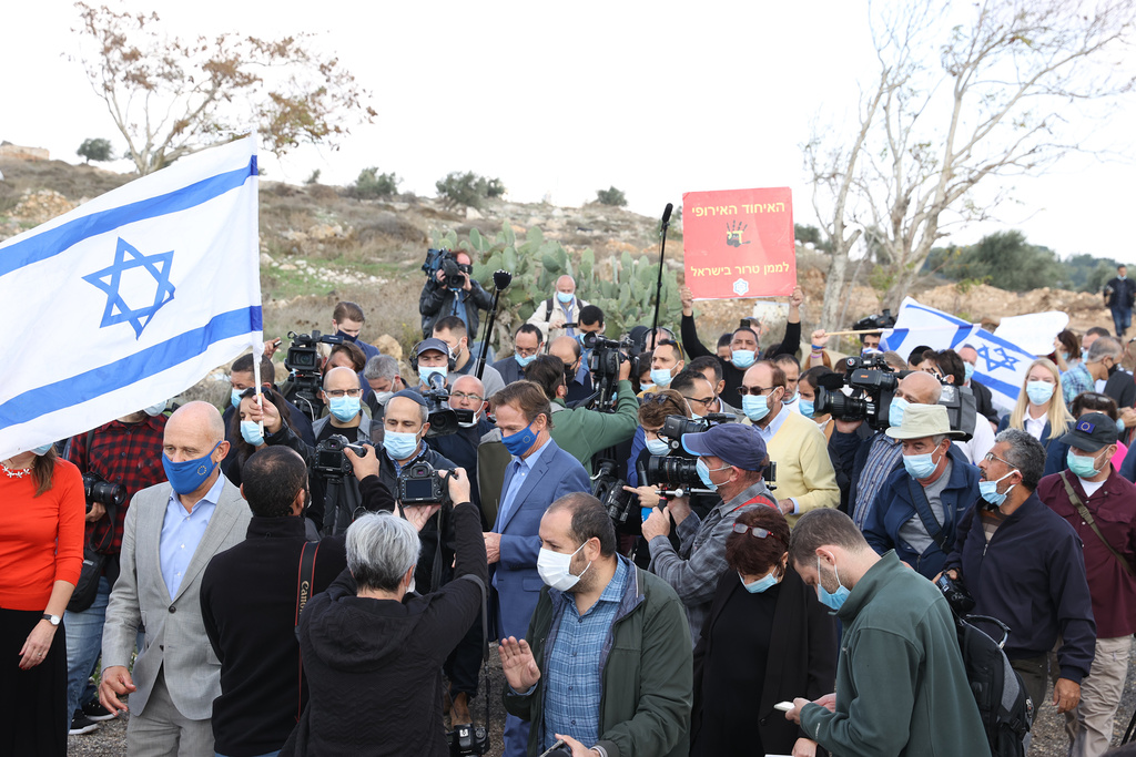 צילום: עמית שאבי משלחת השל האיחוד האירופי סולקה על ידי תושבי גבעת המטוס