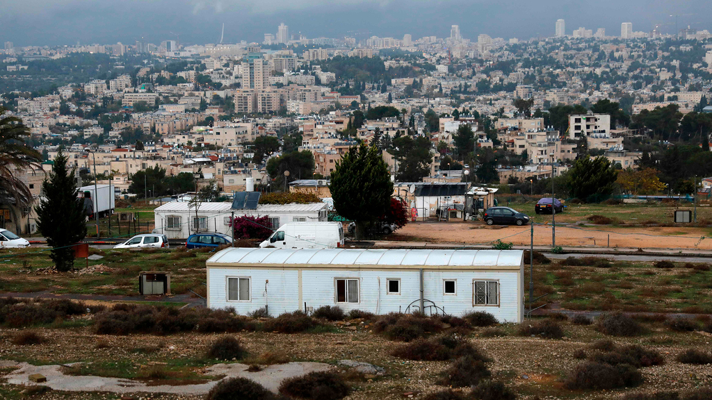 שבעים מהבטחות. גבעת המטוס (צילום: AFP) גבעת המטוס