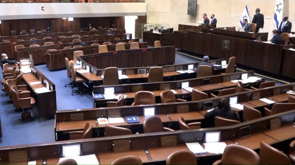 מליאת הכנסת (צילום: ערוץ כנסת ) יוראי להב הרצנו עלה עם ״מסכה״ שהיא סמל המחאה והיו״ר והוצא מהמליאה