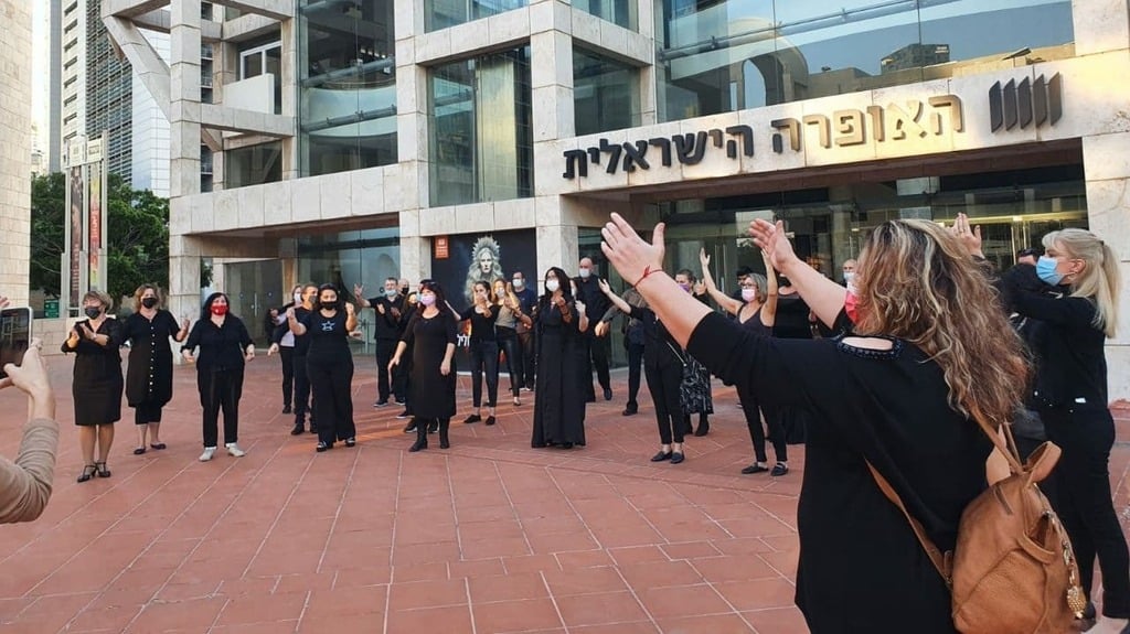 שרים את "שירת העבדים העבריים" (צילום: מקהלת האופרה הישראלית) מקהלת האופרה הישראלית