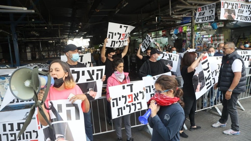 הפגנת תמיכה בסוחרי שוק הכרמל, השבוע (צילום: מוטי קמחי ) הפגנת תמיכה בסוחרי שוק הכרמל