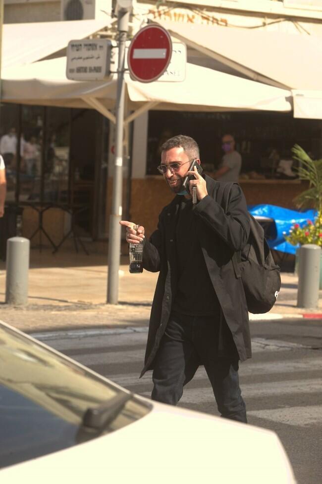 נראה שהוא מצא (צילום: מוטי לבטון) נראה שהוא מצא