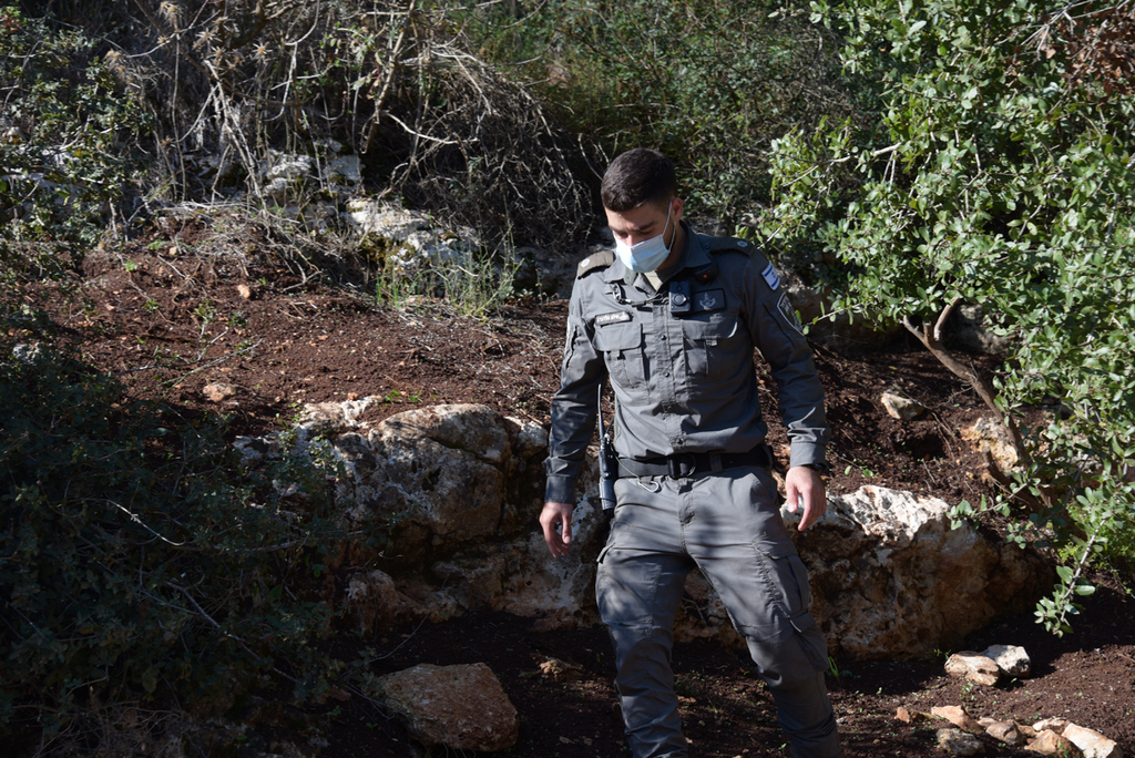 חיפושי המשטרה אחר כנאענה (צילום: דוברות המשטרה) חיפושי המשטרה אחר רביע כנאענה שרצח את גרושתו ופאא עבאהרה בעיר עראבה