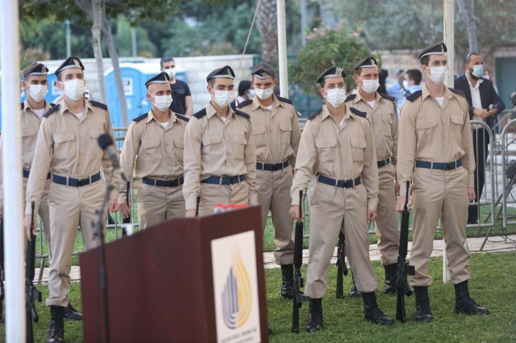 חיילים בהלוויה (צילום: מוטי קמחי) הלוויתו של ליהוא בן בסה