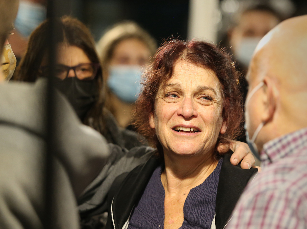 אמו של ליהוא בן-בסה ז"ל, שיבולת, בהלוויה (צילום: אבי מועלם) שיבול אימו של ליהוא בן בסה ז"ל בהלוותיו