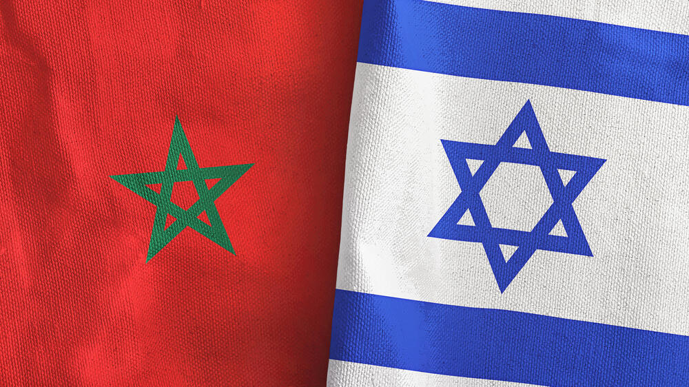 היחסים מתחממים. דגלי ישראל ומרוקו (צילום: shutterstock) מרוקו ישראל יהודים דגל דגלים