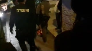 תיעוד המעצר של החשוד בהצתות ברוממה , בזירת השריפה ברחוב יוסף זיו