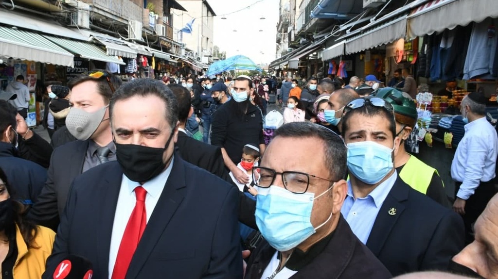 ישראל כץ בסיור בשוק מחנה יהודה בירושלים ביום התחלת הפיילוט