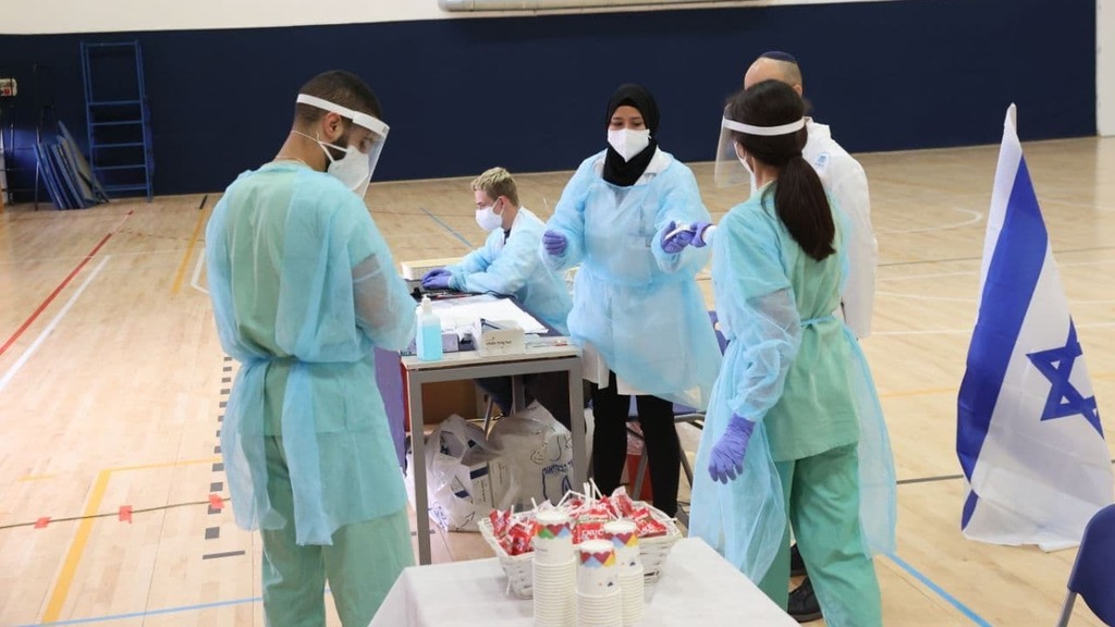 Coronavirus testing center set up by Tel Aviv Municipality (Photo: Motti Kimchi) בדיקות קורונה מהירות בבית ספר אליאנס תל אביב