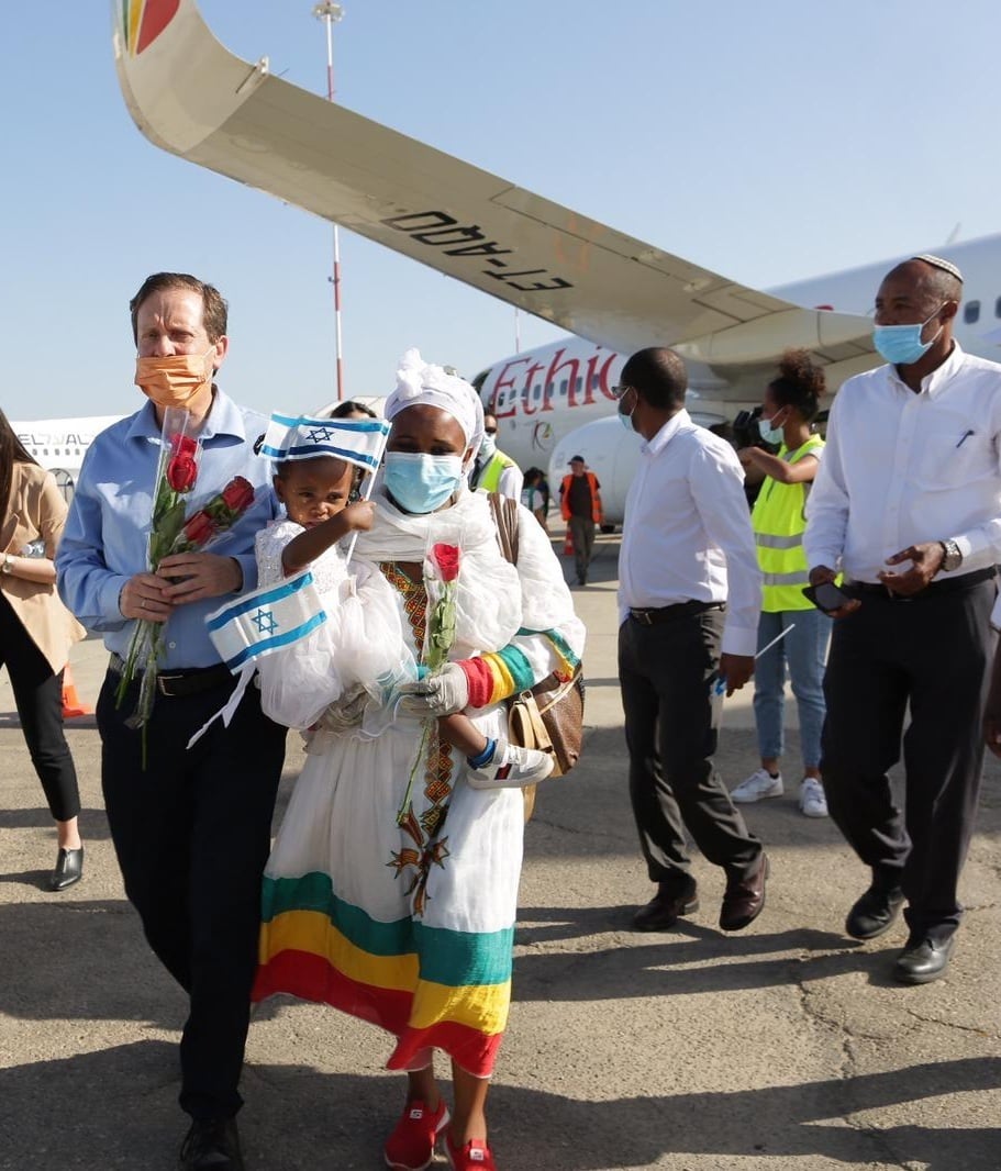 קבלת עולים מאתיופיה במאי 2020 בנמל התעופה בן גוריון. (צילום: הסוכנות היהודית) קבלת עולים מאתיופיה במאי 2020 בנמל התעופה בן גוריון.