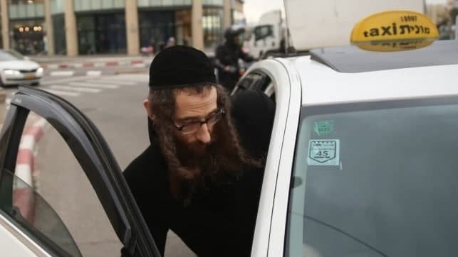 אלעזר רומפלר המואשם בהתעללות בילדים ברח מהארץ