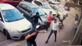 תיעוד תקיפה עם בקבוק וגרזן של תושבי בני ברק עובד במאפיה