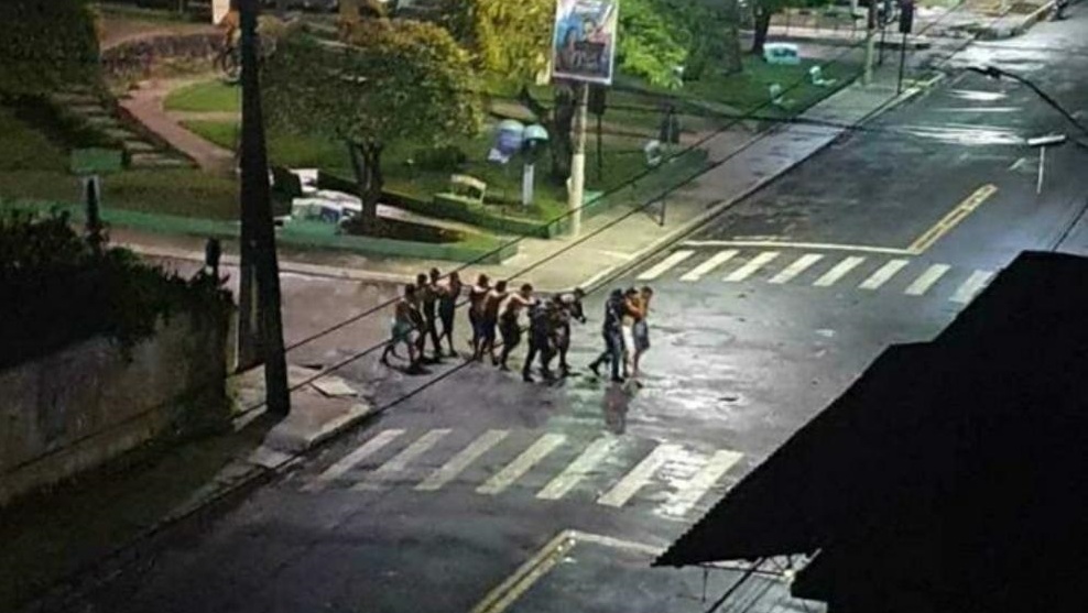 שבויים ב רחובות העיר קמטה ברזיל שוד בנק