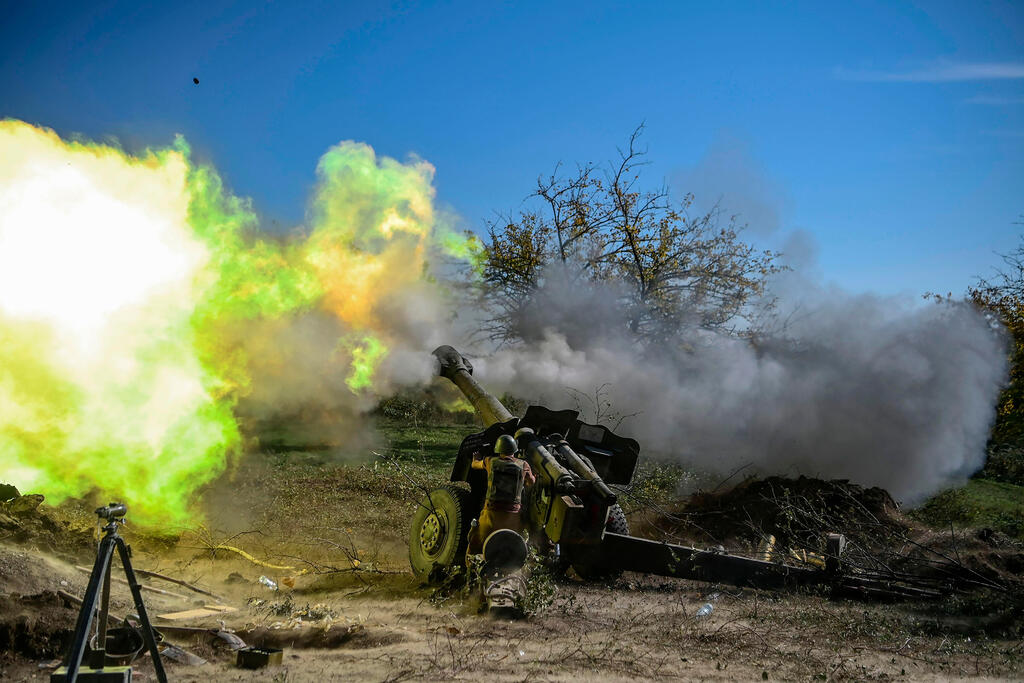 A mortar in action during the Nagorno-Karabakh conflict between Azerbaijan and Armenia (Photo: AFP) תמונות השנה בעולם של AFP ירי ארמני ב מלחמה ב נגורנו קרבאך מול אזרבייג'ן