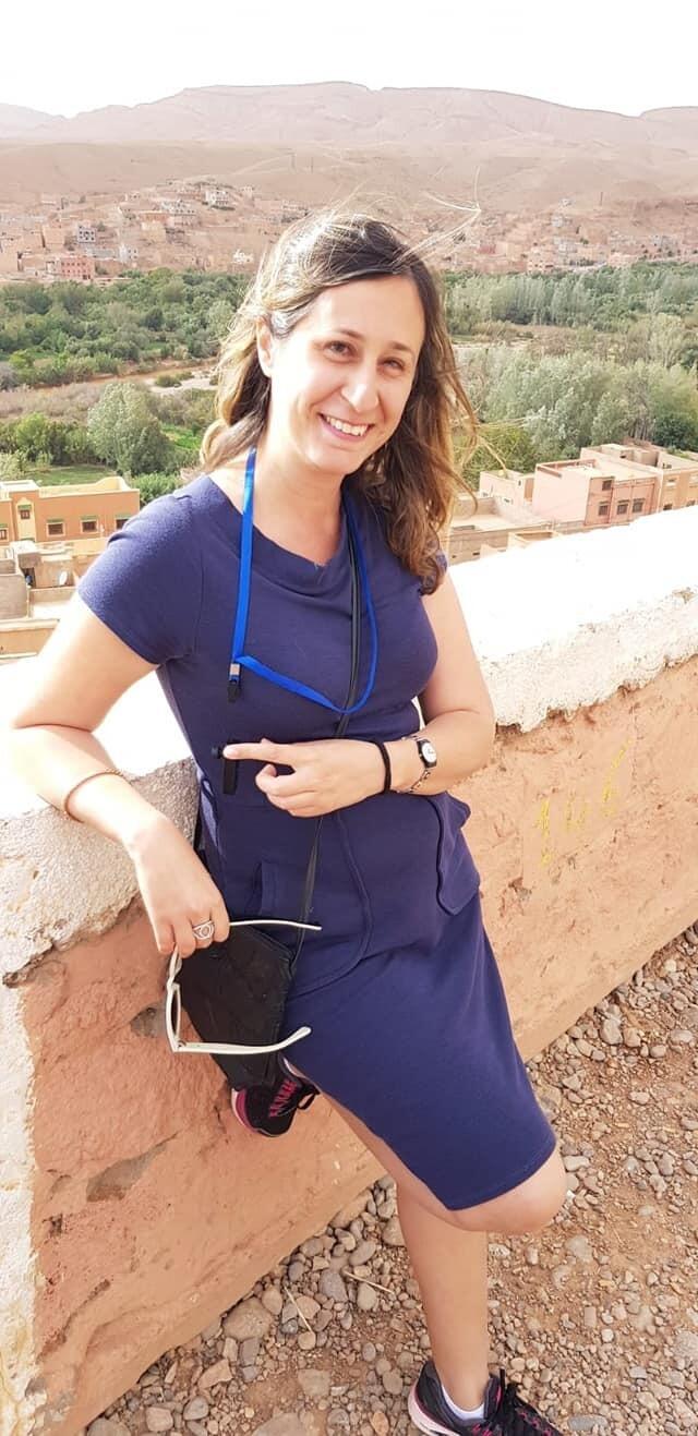 "יש ערך מוסף בהעברת המסרים דרך האנשים עצמם ולא דרך מישהו אחר שמסקר חייהם ואת תחומם". בת אל מור בת אל מור