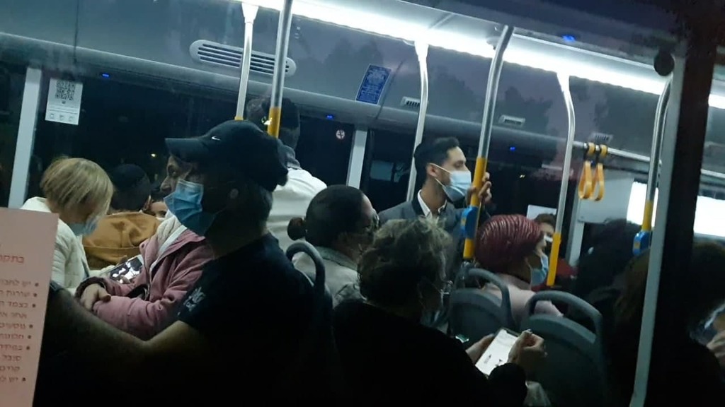 עומסים באוטובוס בתל אביב