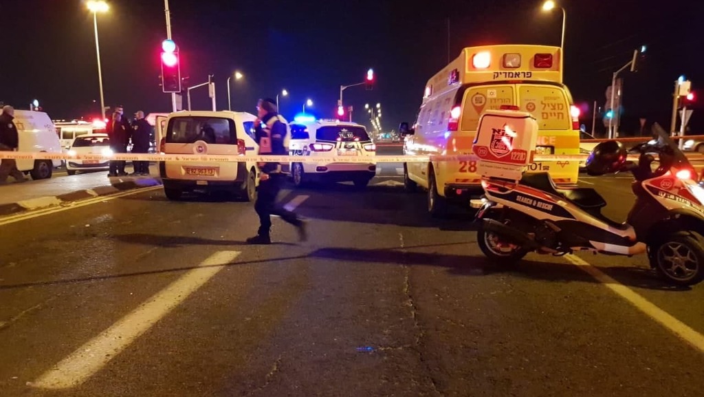חשד לחיסול בצומת גינתון. בן 40 נמצא ירוי ברכבו