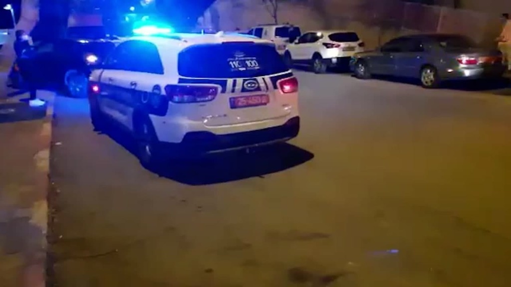 שוטרי הסיור התעקשו לבדוק את הקריאה חשד לאלימות במשפחה ברחובות