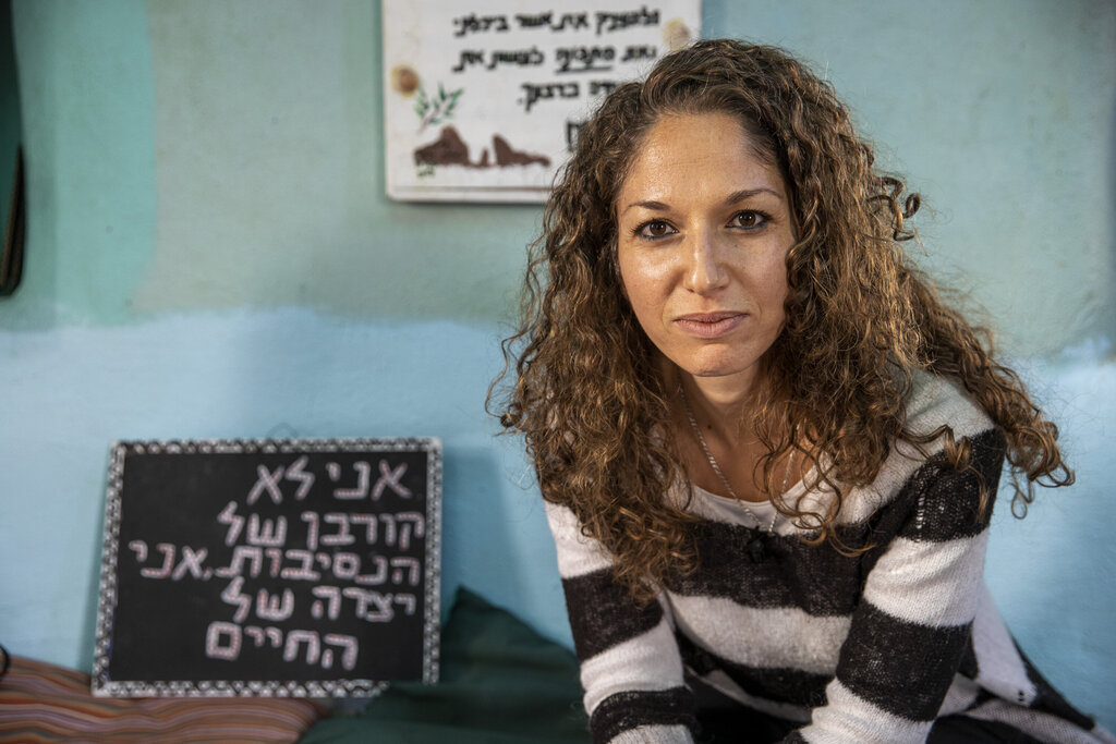נפתלי. "בהתחלה הצו הוא שמחזיק אותן, בהמשך הן יוצרות קשרים משמעותיים עם הצוות המטפל" (צילום: עמית שאבי) הילה נפתלי עובדת סוציאליות ורכזת טיפול קהילות הנוער ברטורנו