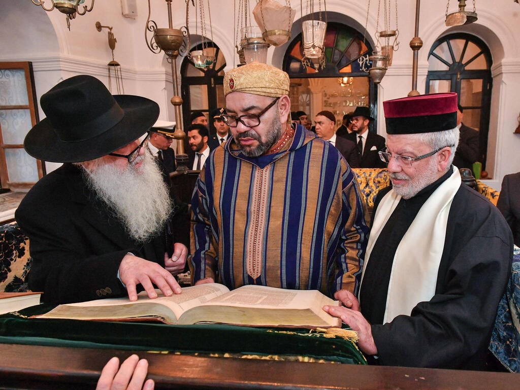 King Mohammed VI, center, during a visit to the "Bayt Dakira" (House of Memory) museum, in the Atlantic coastal city of Essaouira (Photo: Reuters) King Mohammed VI (C) during a visit to the "Bayt Dakira" (House of Memory) museum, in the Atlantic coastal city of Essaouira