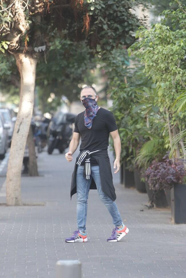 איזה לוק מיוחד. שלום מיכאלשווילי