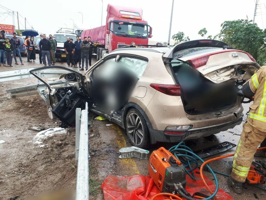 "חשבתי שאני מזהה את הרכב, אבל לא הייתי בטוח". זירת התאונה, אתמול (צילום: תיעוד מבצעי מד"א) תאונה בקעת הירדן כביש 90