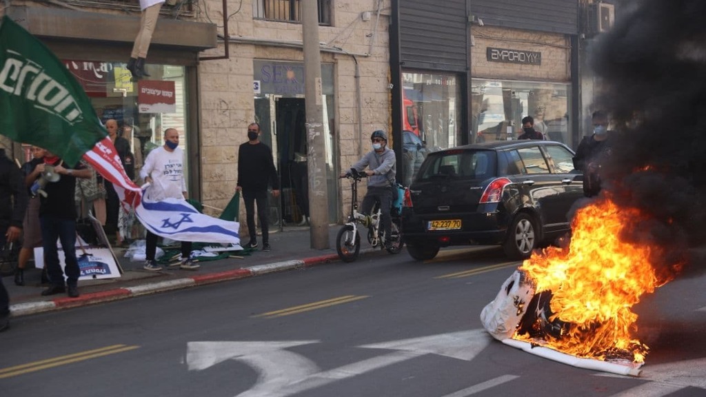 הפגנת הסוחרים בת"א (צילום: מוטי קמחי) הפגנה ביפו של העצמאים