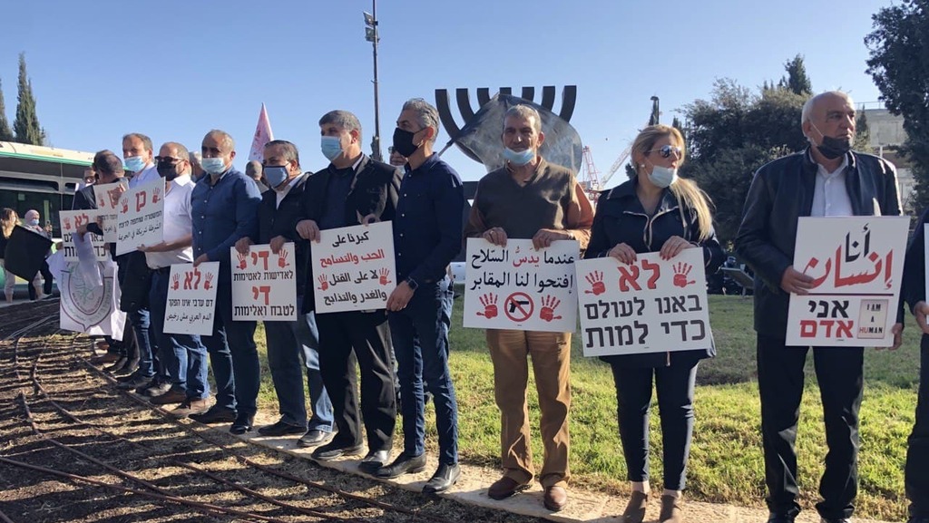 "רוצים לחיות בלי נשק". ההפגנה בירושלים (צילום: גיל יוחנן ) ההפגנה בירושלים