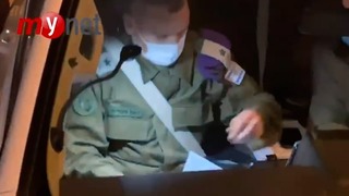 יואל סטריק שולף אקדח ומחולץ מההמון הזועם בהפגנת החרדים בירושלים