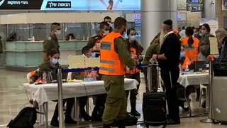 נוסעים שחזרו מדובאי תקועים בנתב"ג