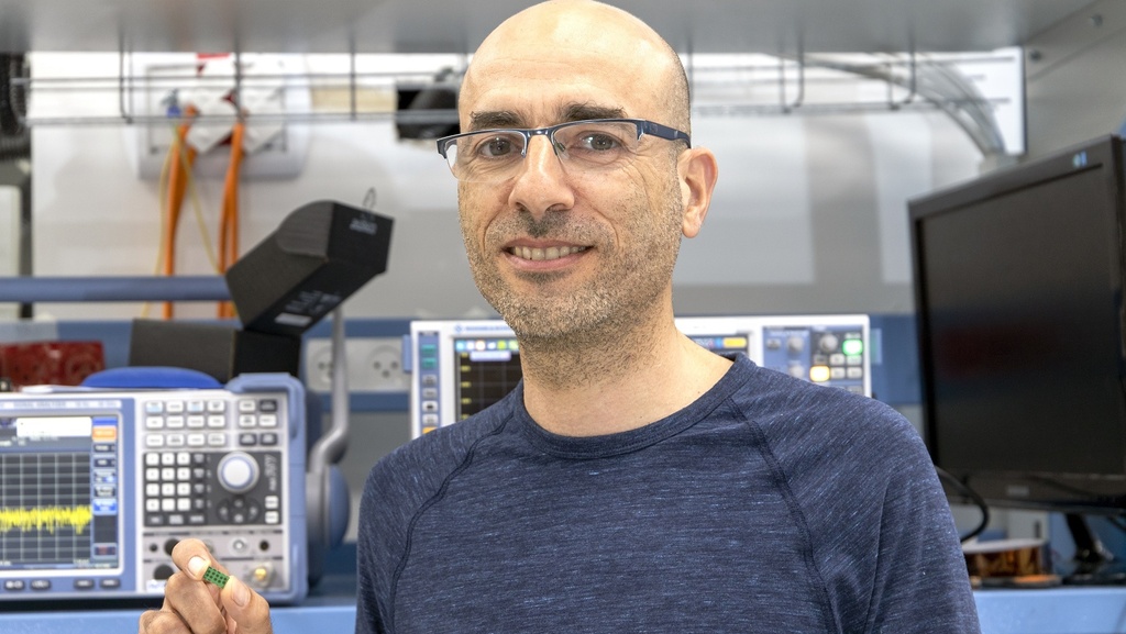 גל בסון