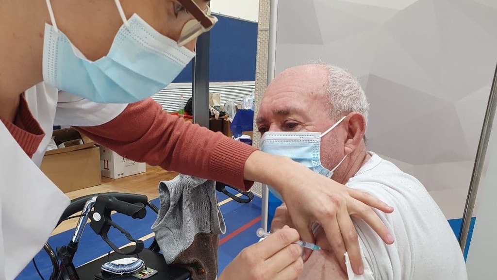"לחסן כמה שיותר מהר צוותי הוראה, זה לא תלוי בנו" (צילום: בראל אפרים) מתחם חיסוני קורונה בשדרות