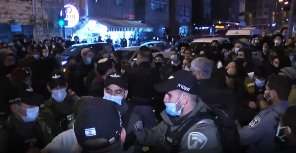 עימותים בין המפגינים לכוחות המשטרה בירושלים (צילום: גיל יוחנן) הפגנה על מותו של אהוביה סנדק בבר אילן בירושלים