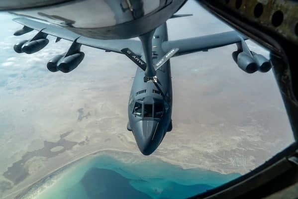 מפציצי B52 אמריקניים מעל ישראל (צילום: U.S. Air Force photo by Senior Airman Roslyn Ward) מפציצי B52 אמריקניים מעל ישראל