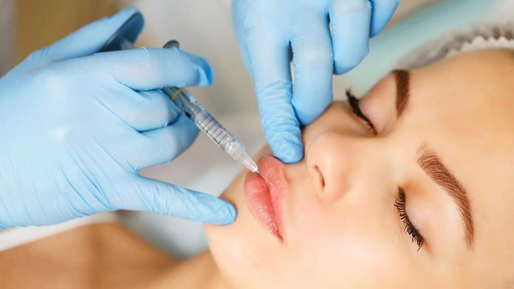 ניתוח פלסטי הזרקות בוטוקס זריקה שפתיים
