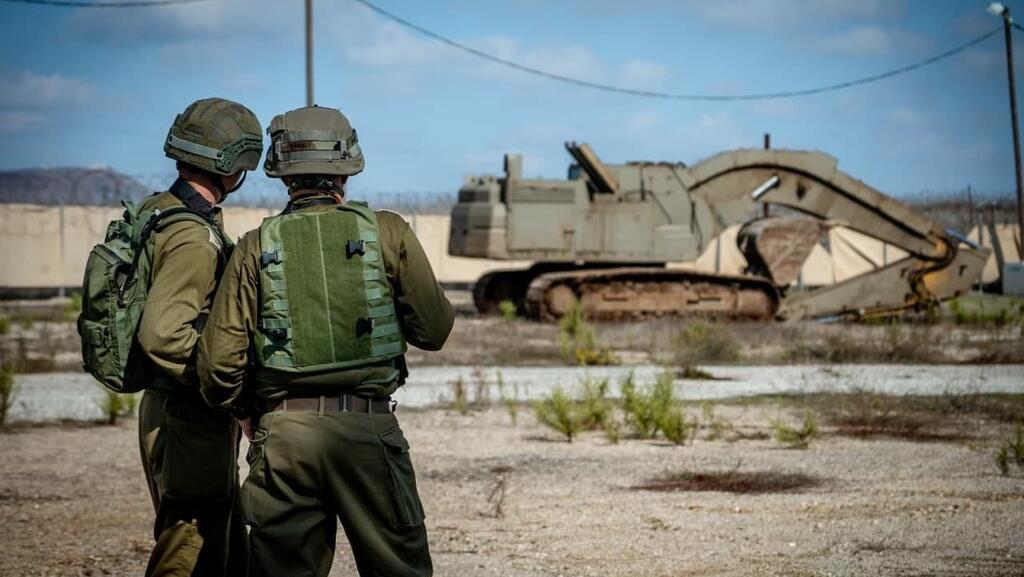 צילום: דובר צה"ל פעילות כוחות צה"ל בזירת המטענים שנחשפה סמוך לגדר הגבול עם סוריה