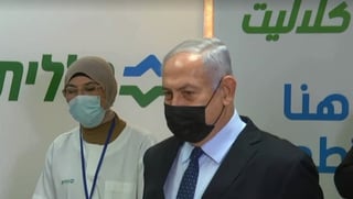  רה"מ נתניהו בביקור במתחם חיסונים בטירה