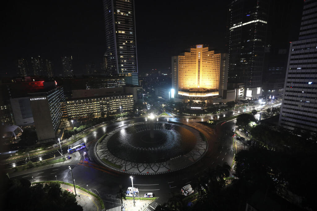 The empty Hotel Indonesia Roundabout, a spot normally crowded with people on New Year's Eve, at the main business district in Jakarta, Indonesia (Photo: AP) e empty Hotel Indonesia Roundabout, a spot normally crowded with people on New Year's Eve, at the main business district in Jakarta, Indonesia