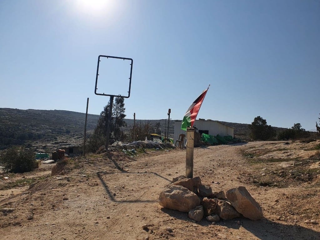 The monument to the incident set up by local Palestinians (Photo: Elior Levy) האנדרטה שהוקמה במקום התקרית, הרחוב ייקרא על שמו של אבו עראם