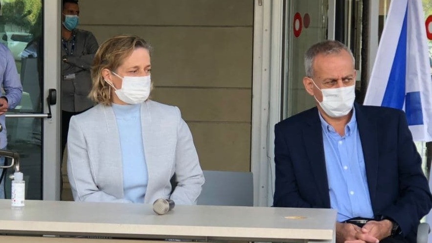 הזהירו מפתיחה לא בטוחה של נתב"ג. פרופ' אש וד"ר אלרעי פרייס (צילום: נדב אבס) לוי, אלרעי-פרייס ואש