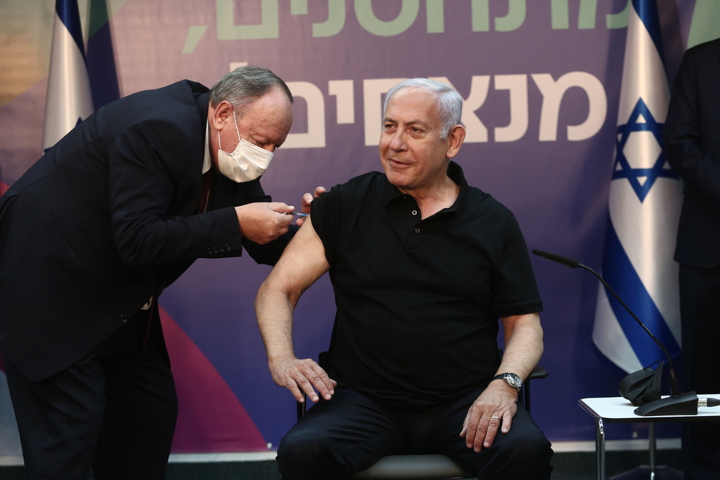 ראש הממשלה בנימין נתניהו מתחסן נגד קורונה