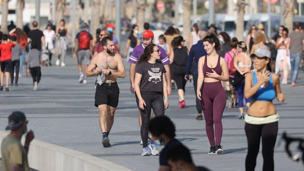 התקהלות בחופי טיילת תל אביב