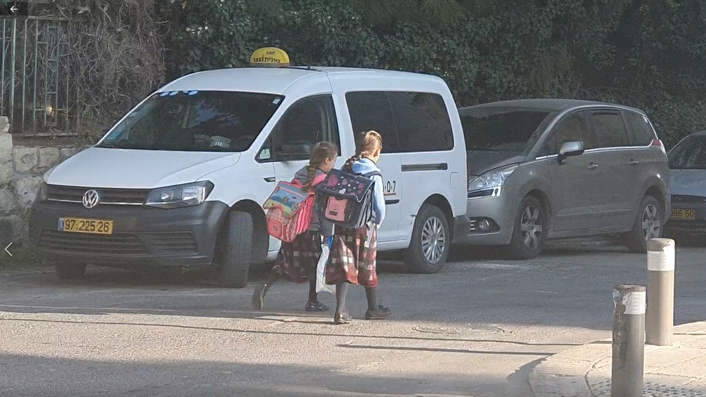 Schools reopen at Mea Shearim neighborhood 
