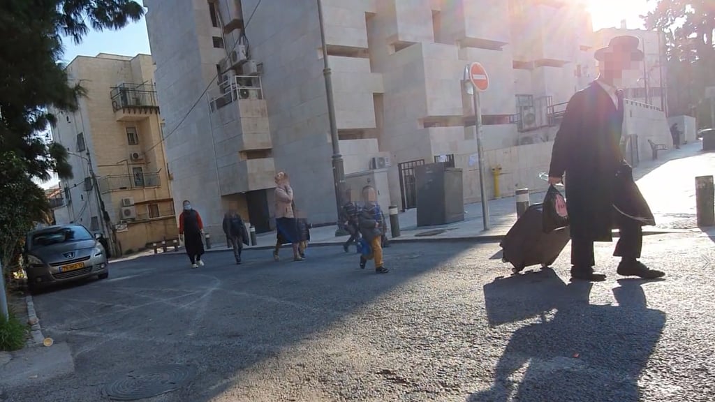 Schools reopen at Mea Shearim neighborhood 