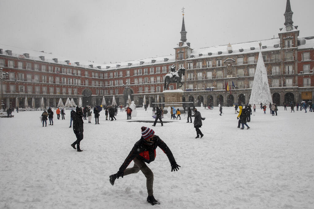 Heavy snowfall on January 09, 2021 in Madrid 