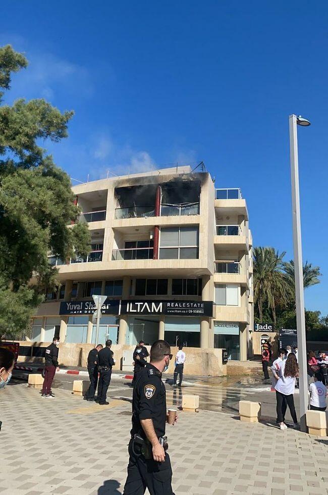 בתום כיבוי הלהבות (צילום: אינסטגרם) בתום כיבוי הלהבות