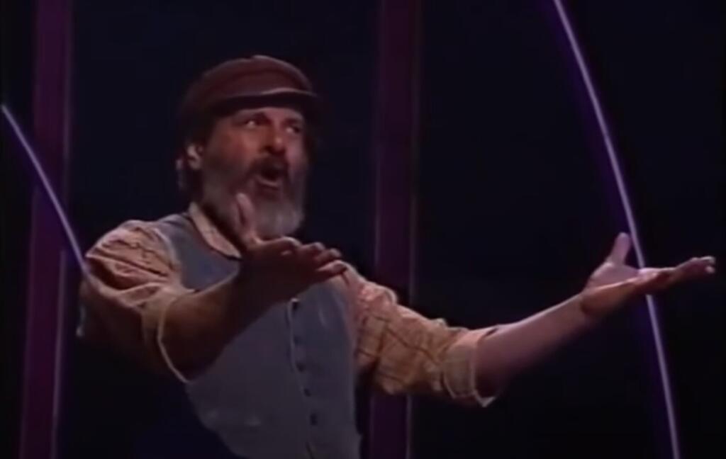 חיים טופול בקטע מתוך המחזמר "כנר על הגג", בטקס פרסי הטוני 1991