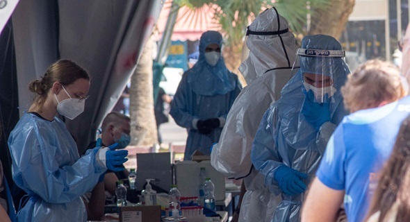 People line up to be vaccinated in Tel Aviv